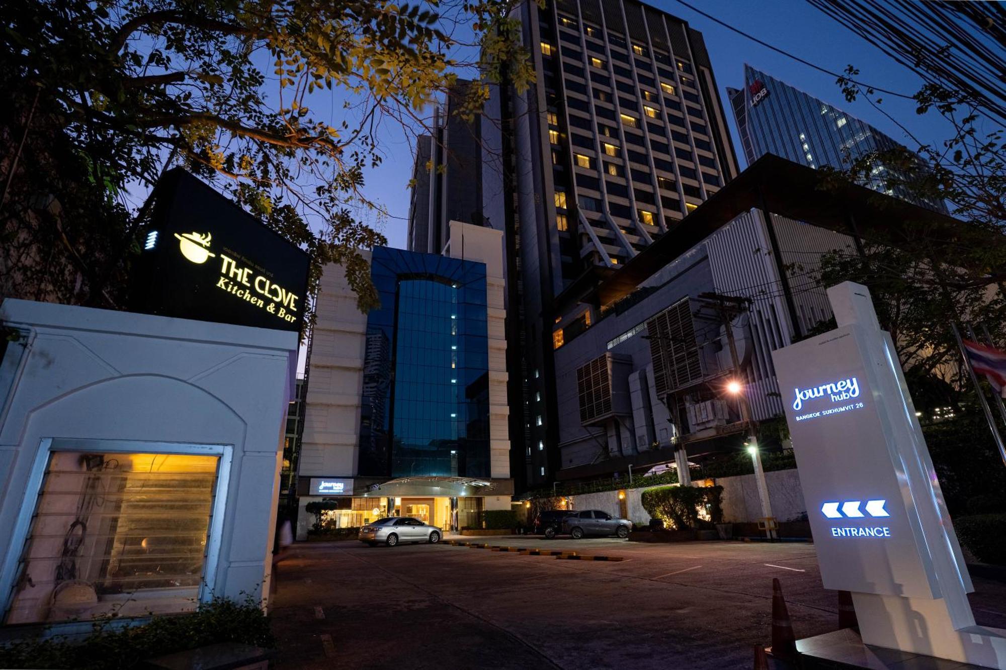 Journeyhub Sukhumvit 26, Bangkok - Formerly St James Hotel Exterior photo