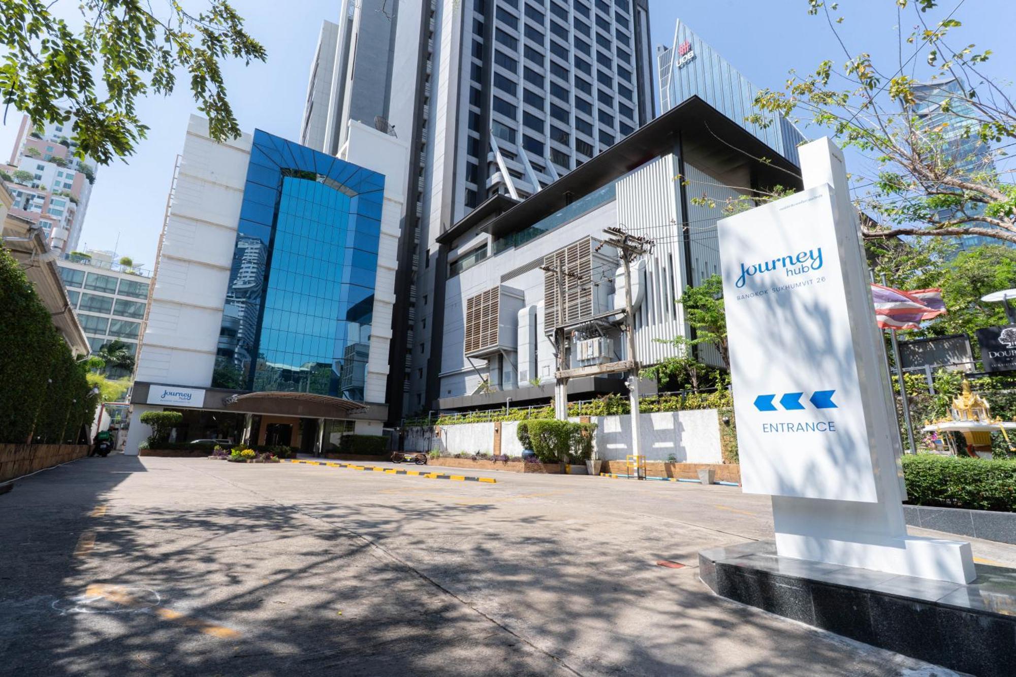 Journeyhub Sukhumvit 26, Bangkok - Formerly St James Hotel Exterior photo