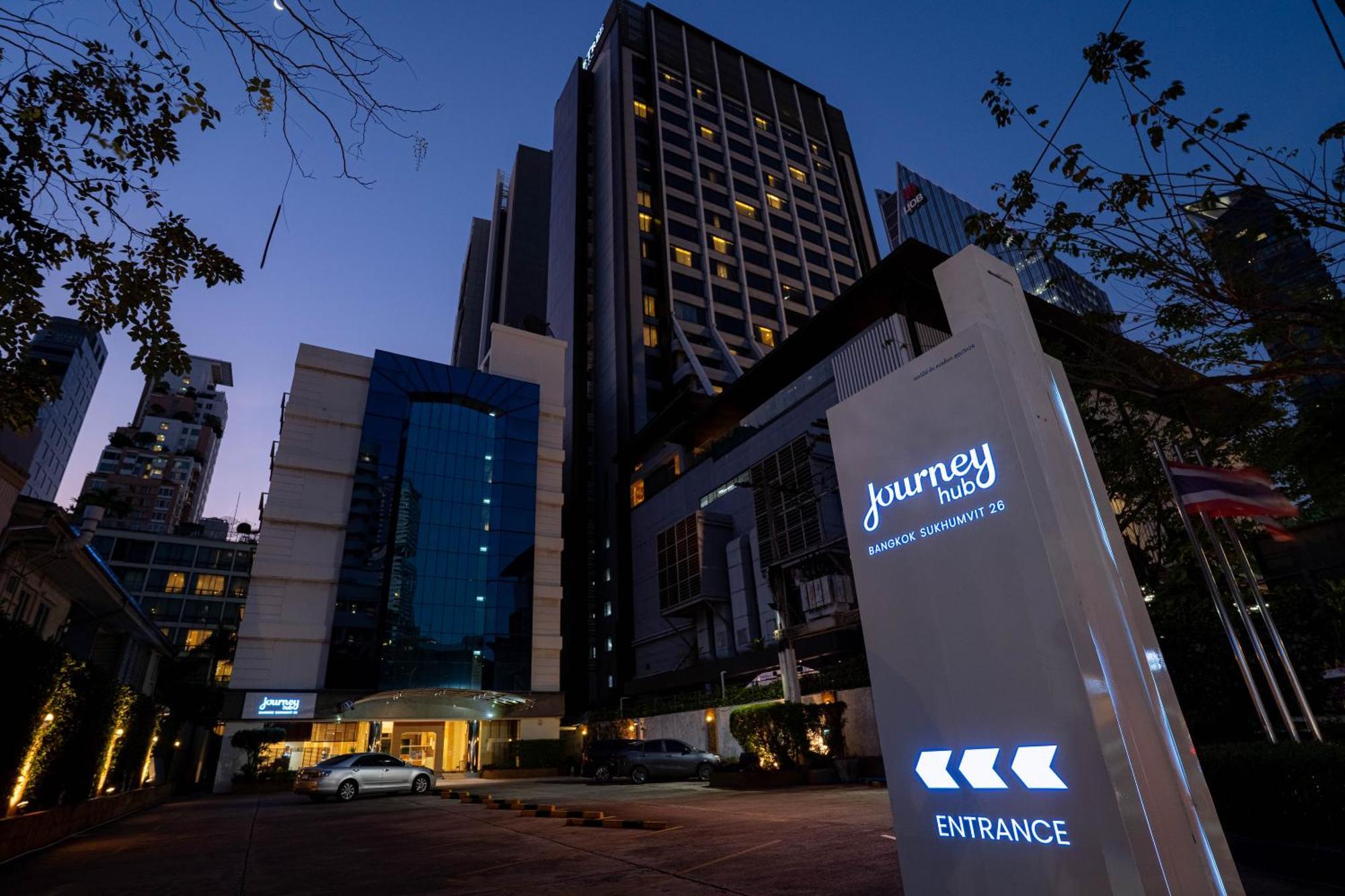 Journeyhub Sukhumvit 26, Bangkok - Formerly St James Hotel Exterior photo